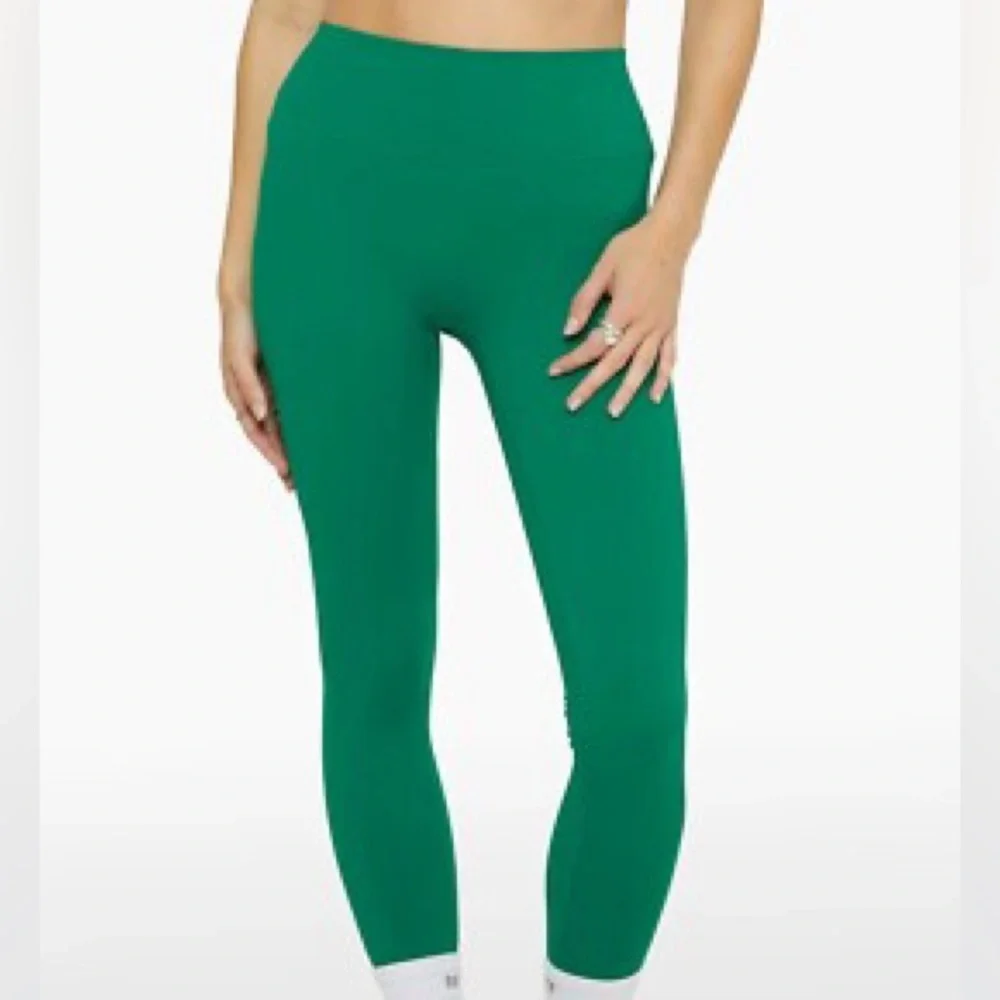 Set Active SPORTBODY DOUBLE SCOOP TANK BRA & Leggings in Palm - Picture 5 of 13